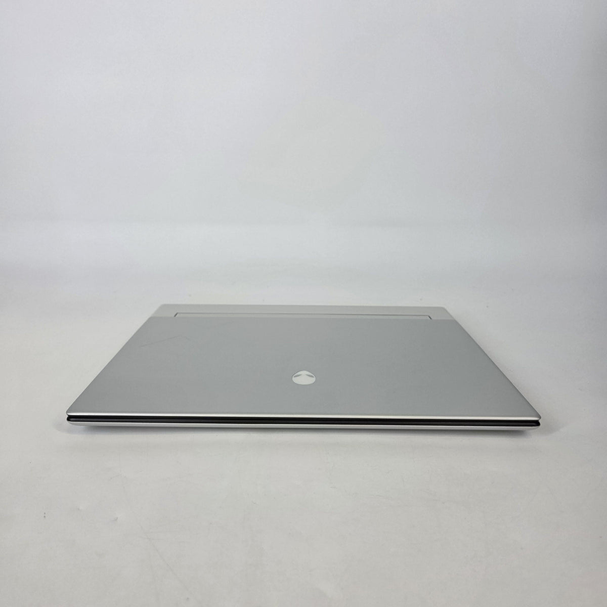 Dell Alienware X14 R2 Silver 2.4 GHz Intel Core i7 13th Gen. 32GB RAM 1TB Solid State Drive NVIDIA GeForce RTX 4060 8 GB