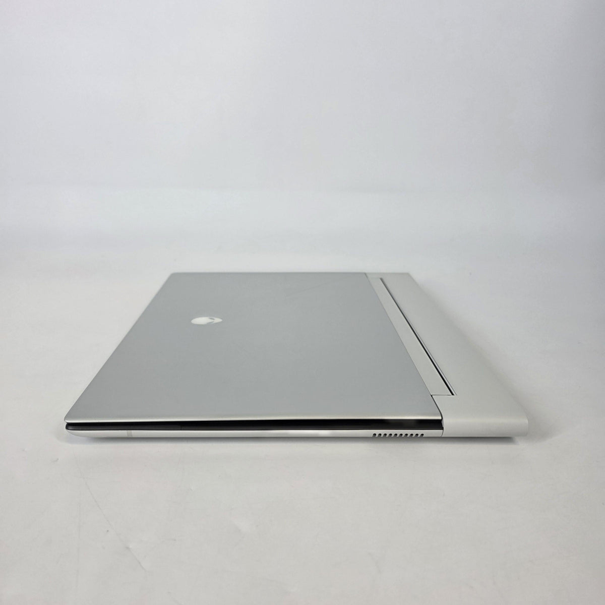 Dell Alienware X14 R2 Silver 2.4 GHz Intel Core i7 13th Gen. 32GB RAM 1TB Solid State Drive NVIDIA GeForce RTX 4060 8 GB