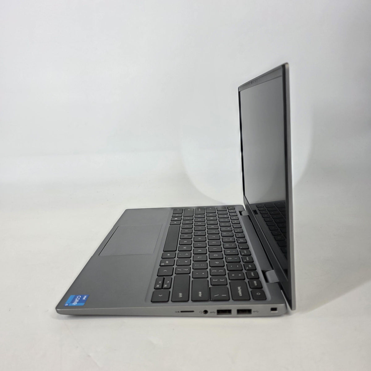 Dell Latitude 3320 13.3 Gray 2.4 GHz Intel Core i5 11th Gen. 8GB RAM 256GB Solid State Drive