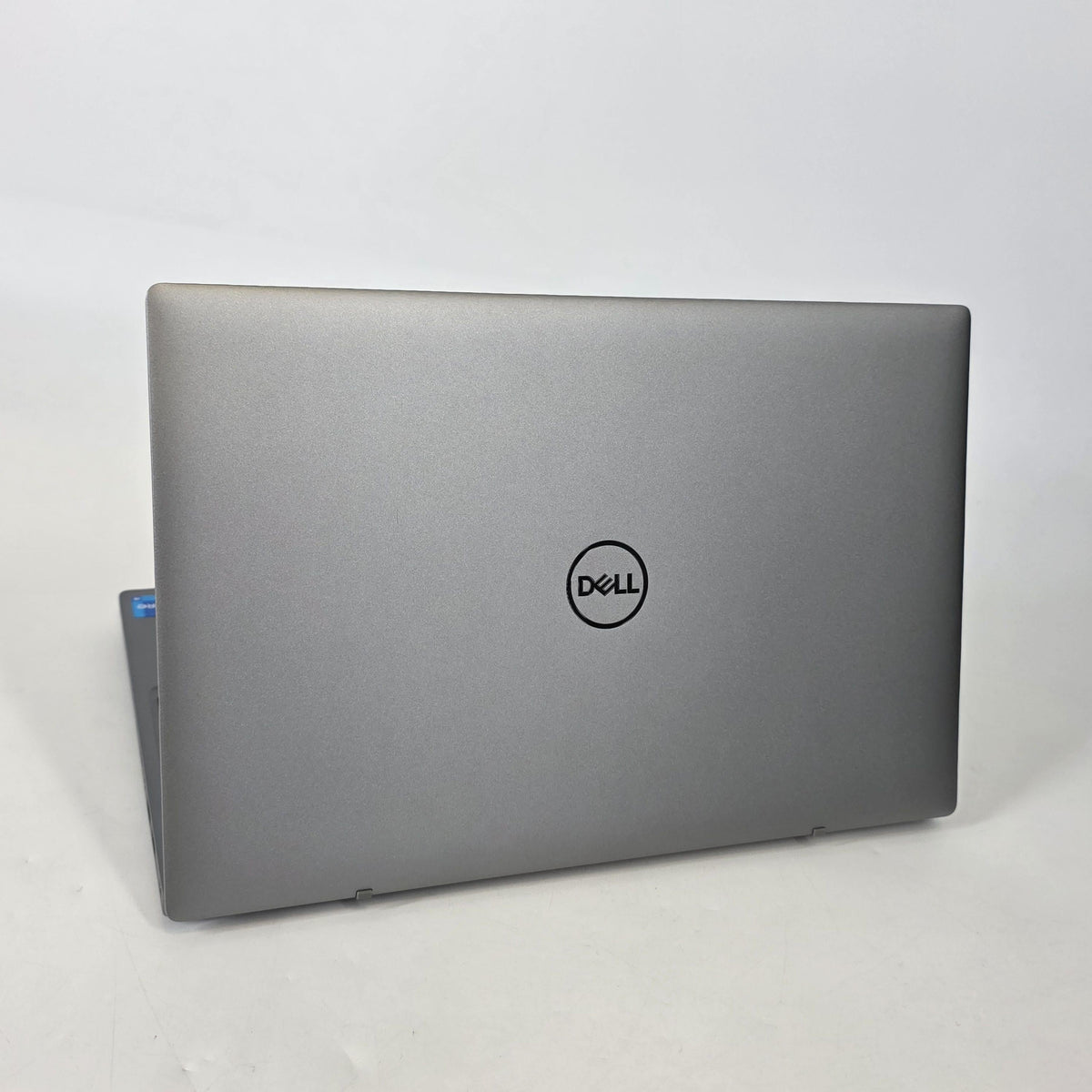 Dell Latitude 3320 13.3 Gray 2.4 GHz Intel Core i5 11th Gen. 8GB RAM 256GB Solid State Drive