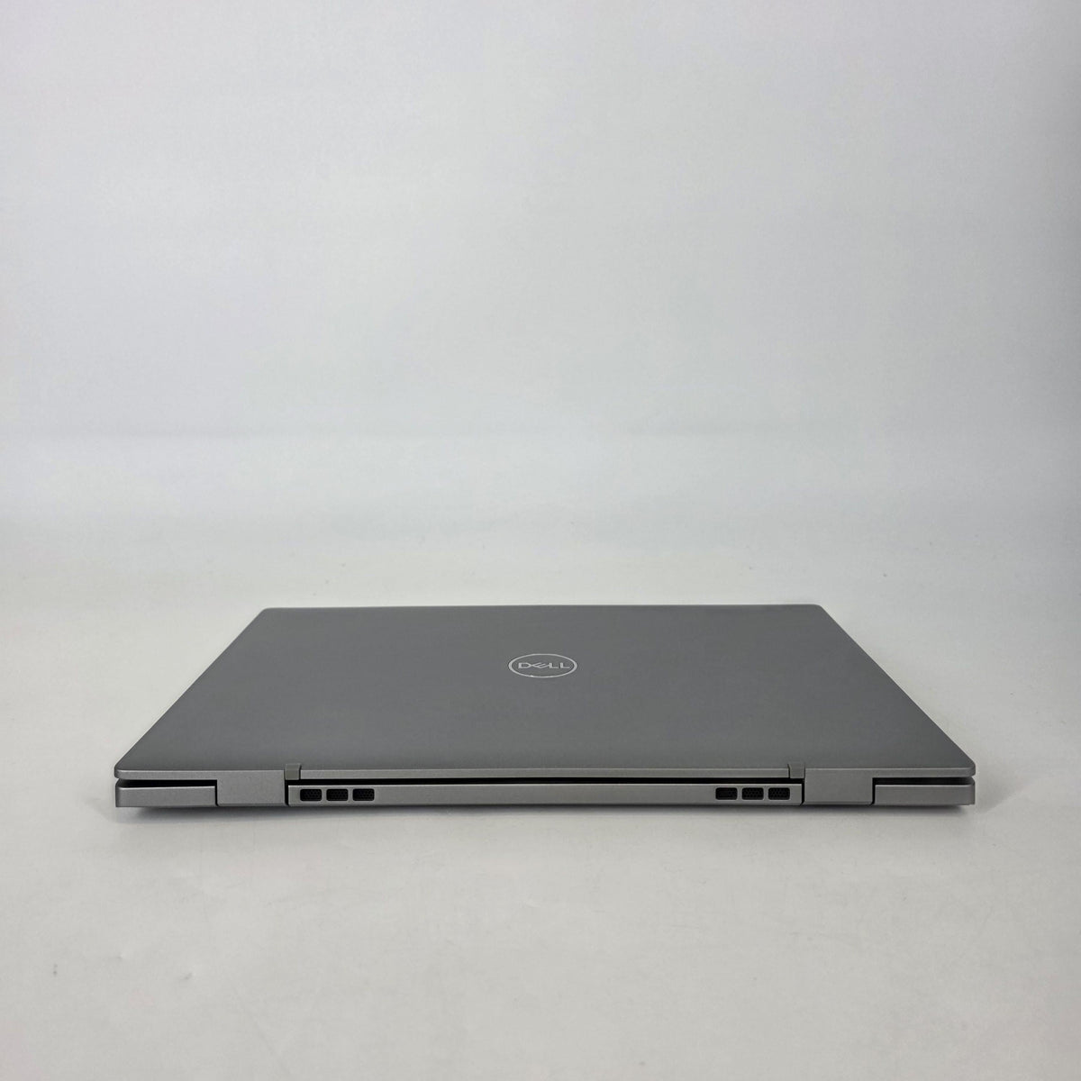 Dell Latitude 3320 13.3 Gray 2.4 GHz Intel Core i5 11th Gen. 8GB RAM 256GB Solid State Drive