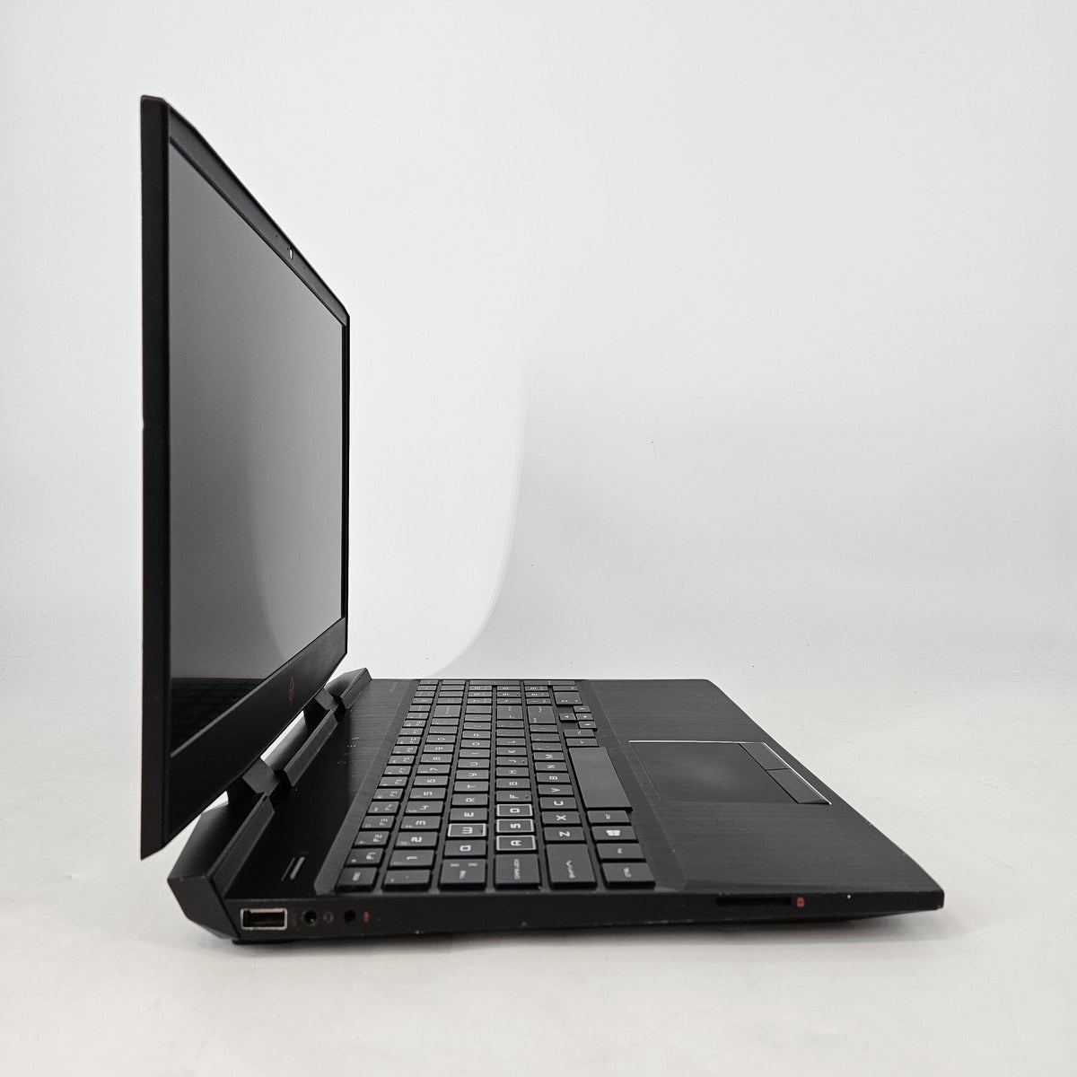 HP Omen 15 Black 2.6 GHz Intel Core i7 9th Gen. 16GB RAM 256GB Solid State Drive NVIDIA GeForce GTX 1650 4 GB