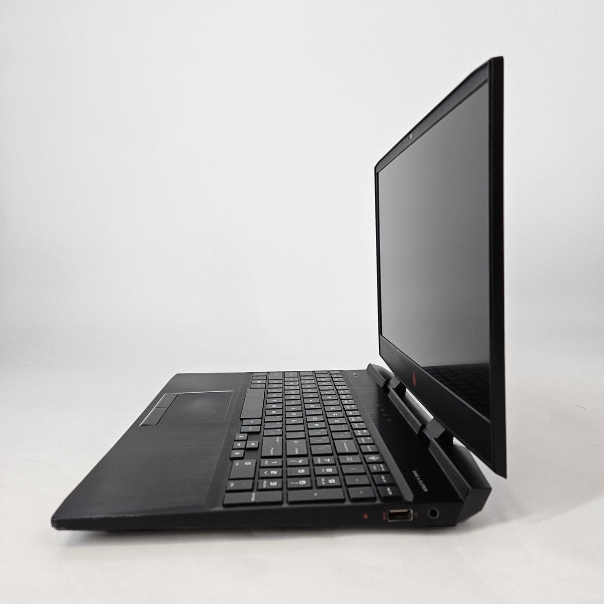 HP Omen 15 Black 2.6 GHz Intel Core i7 9th Gen. 16GB RAM 256GB Solid State Drive NVIDIA GeForce GTX 1650 4 GB