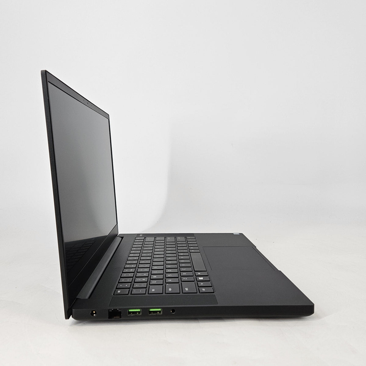 Razer Blade 15 Base 2018 Black 2.2 GHz Intel Core i7 8th Gen. 16GB RAM 256GB Solid State Drive 2TB Hard Disk Drive NVIDIA GeForce GTX 1060 6 GB