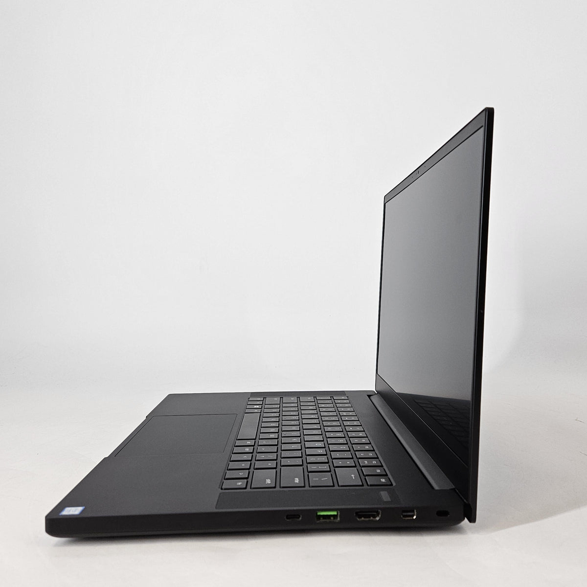 Razer Blade 15 Base 2018 Black 2.2 GHz Intel Core i7 8th Gen. 16GB RAM 256GB Solid State Drive 2TB Hard Disk Drive NVIDIA GeForce GTX 1060 6 GB