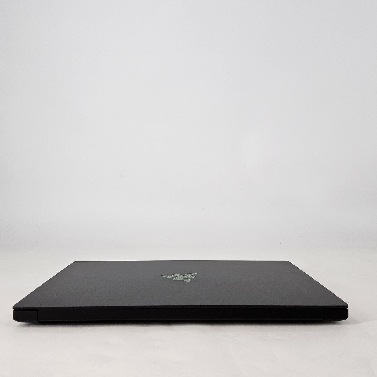 Razer Blade 15 Base 2018 Black 2.2 GHz Intel Core i7 8th Gen. 16GB RAM 256GB Solid State Drive 2TB Hard Disk Drive NVIDIA GeForce GTX 1060 6 GB
