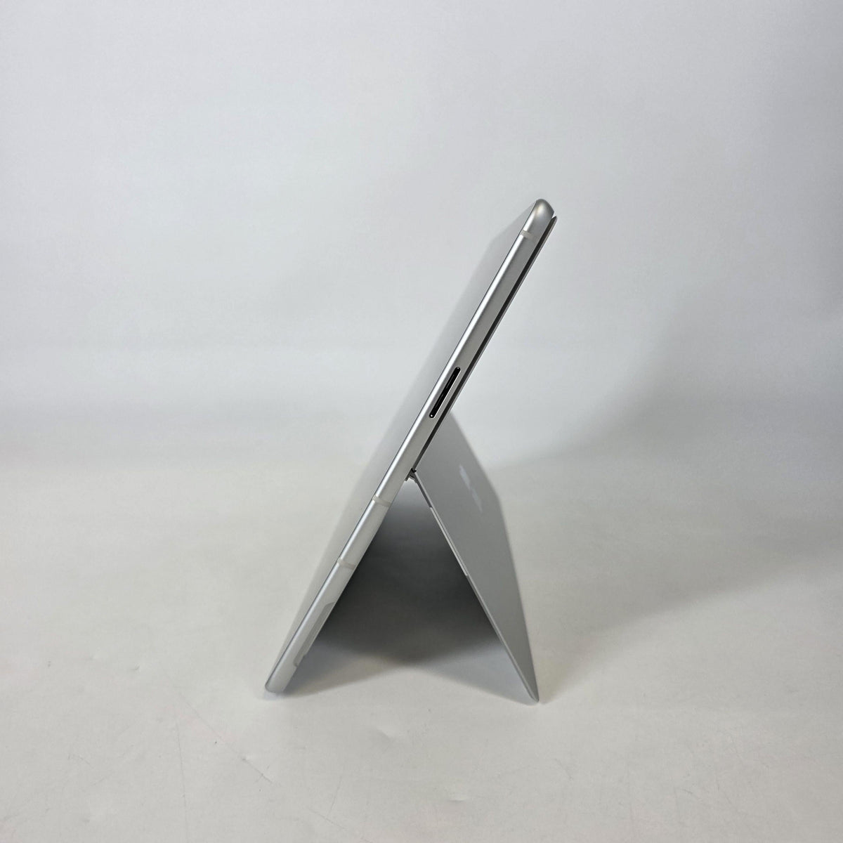Microsoft Surface Pro 10 13 Silver Unlocked 2.1 GHz Intel Core Ultra 7 64GB RAM 1TB Solid State Drive