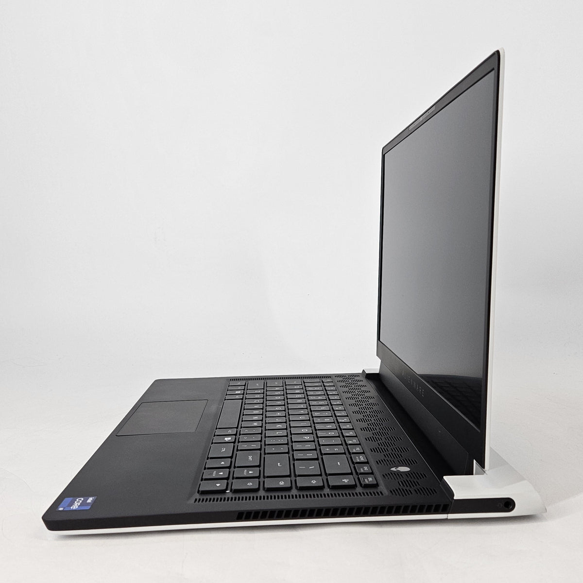 Dell Alienware X15 R1 White 2.5 GHz Intel Core i9 11th Gen. 32GB RAM 1TB Solid State Drive NVIDIA GeForce RTX 3070 8 GB