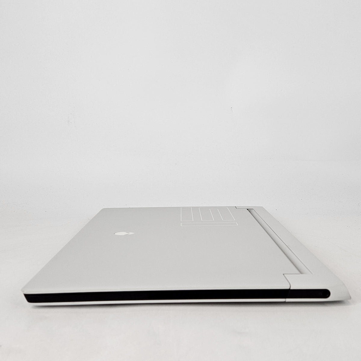 Dell Alienware X15 R1 White 2.5 GHz Intel Core i9 11th Gen. 32GB RAM 1TB Solid State Drive NVIDIA GeForce RTX 3070 8 GB