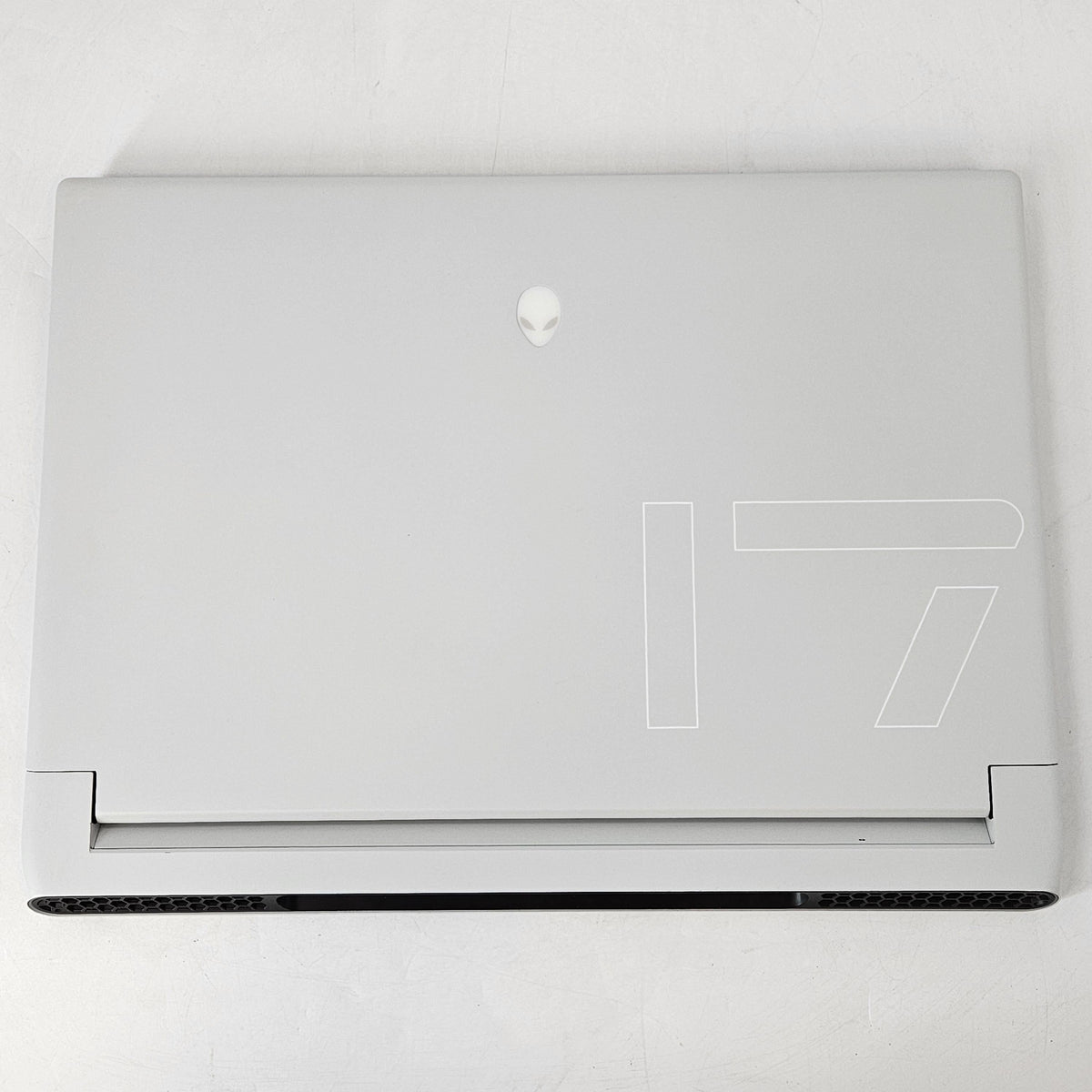 Dell Alienware X17 R2 White 2.5 GHz Intel Core i9 12th Gen. 32GB RAM 1TB Solid State Drive NVIDIA GeForce RTX 3080 Ti 16 GB