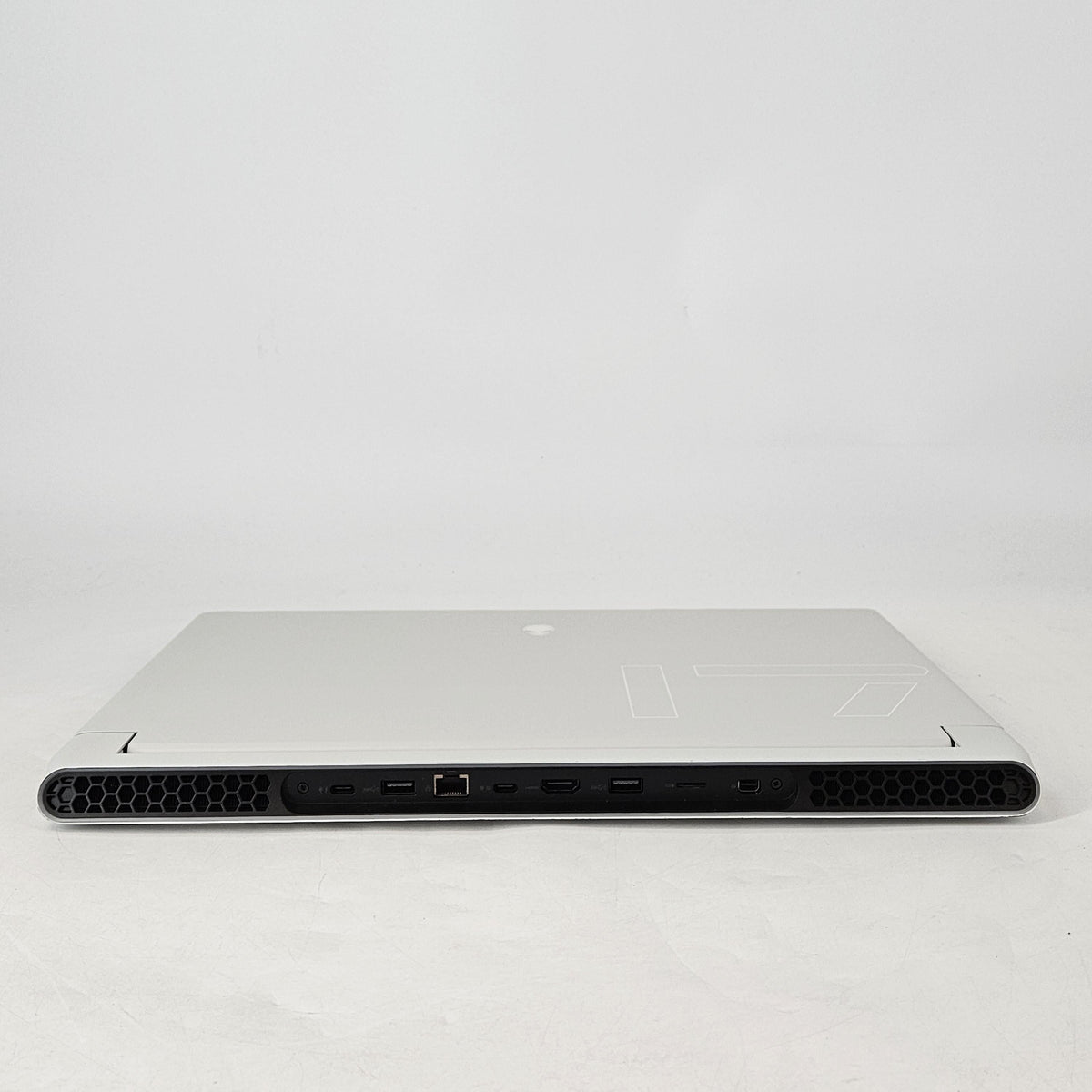 Dell Alienware X17 R2 White 2.5 GHz Intel Core i9 12th Gen. 32GB RAM 1TB Solid State Drive NVIDIA GeForce RTX 3080 Ti 16 GB