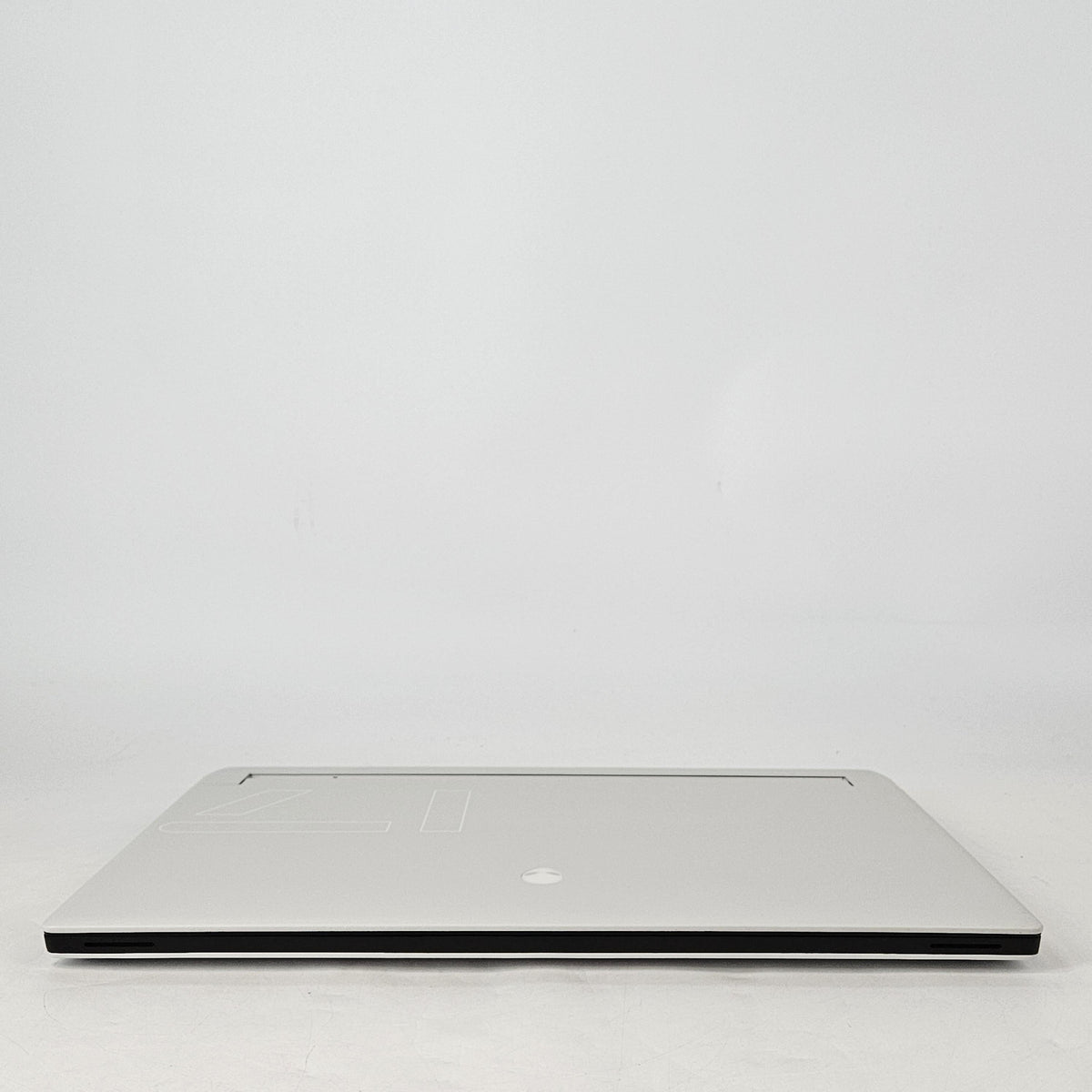 Dell Alienware X17 R2 White 2.5 GHz Intel Core i9 12th Gen. 32GB RAM 1TB Solid State Drive NVIDIA GeForce RTX 3080 Ti 16 GB