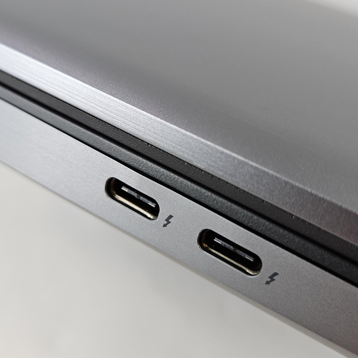 Dell Precision 7560 15.6 Gray 2.6 GHz 8-Core Intel Xeon W 64GB RAM 1TB Solid State Drive NVIDIA RTX A5000 16 GB