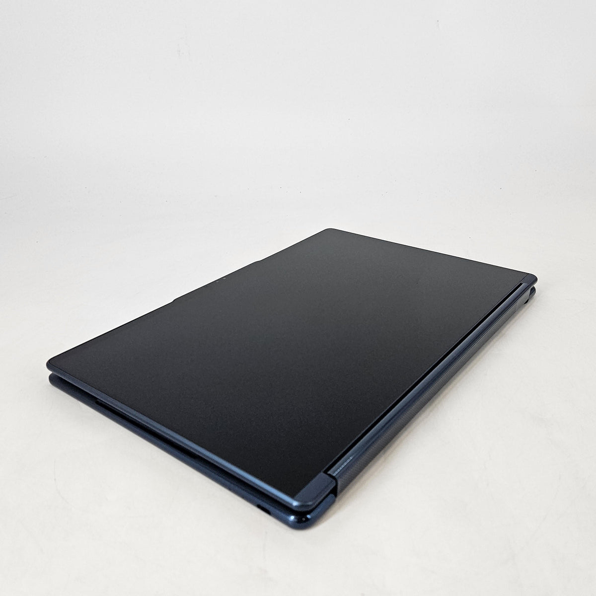 Lenovo Yoga Book 9i 13.3 Blue 2.0 GHz Intel Core Ultra 7 Series 2 16GB RAM 1TB Solid State Drive