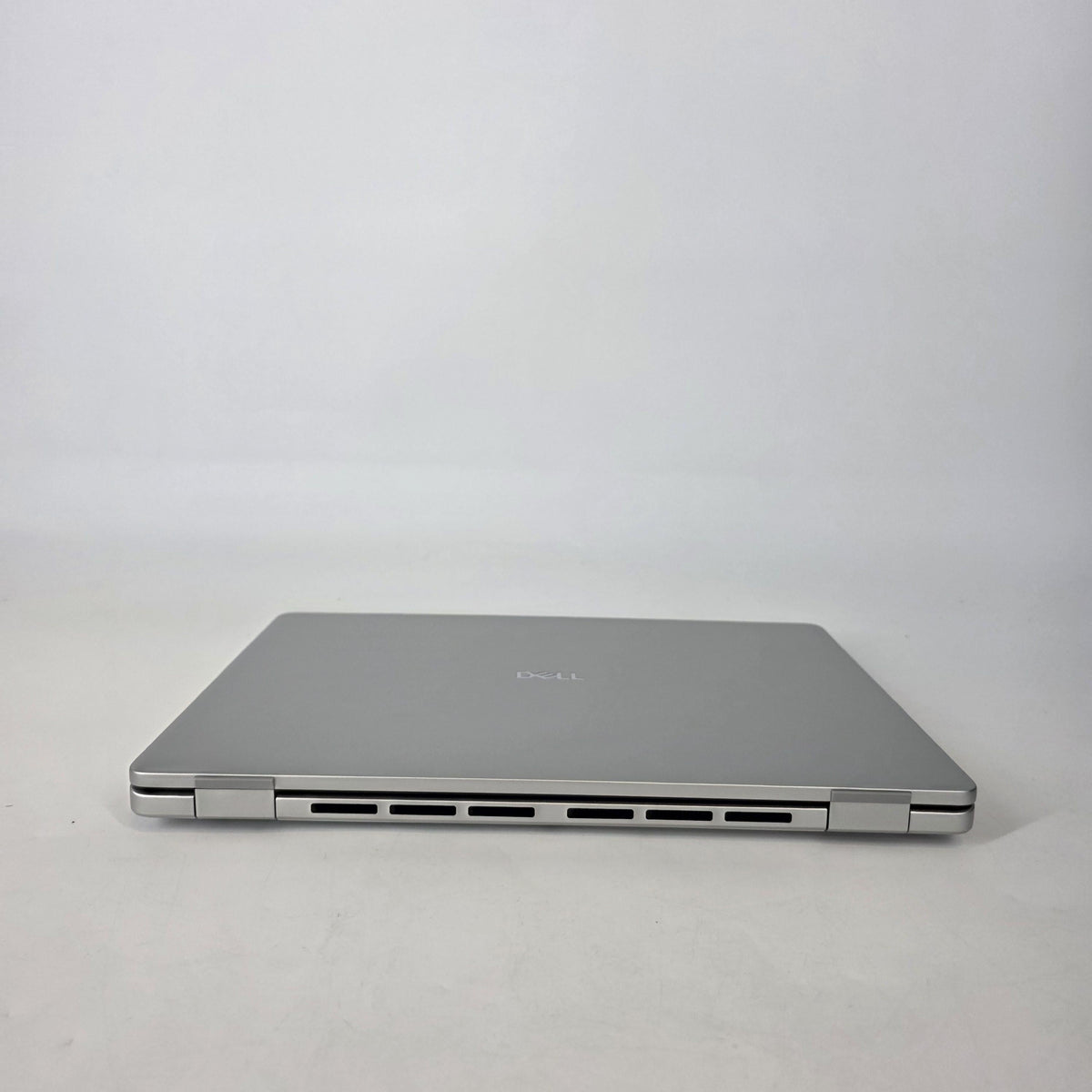 Dell Pro 14 PC14250 Platinum Silver 2.2 GHz Intel Core Ultra 7 Series 2 32GB RAM 1TB Solid State Drive