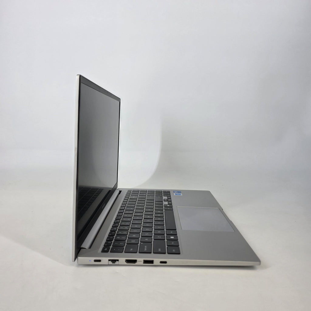 Galaxy Book4 15.6 Silver 1.8 GHz Intel Core 7 16GB RAM 512GB Solid State Drive