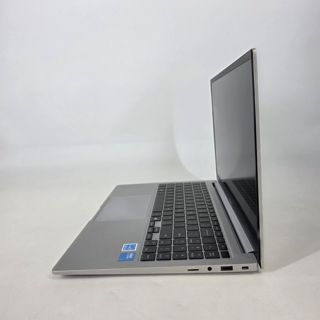 Galaxy Book4 15.6 Silver 1.8 GHz Intel Core 7 16GB RAM 512GB Solid State Drive