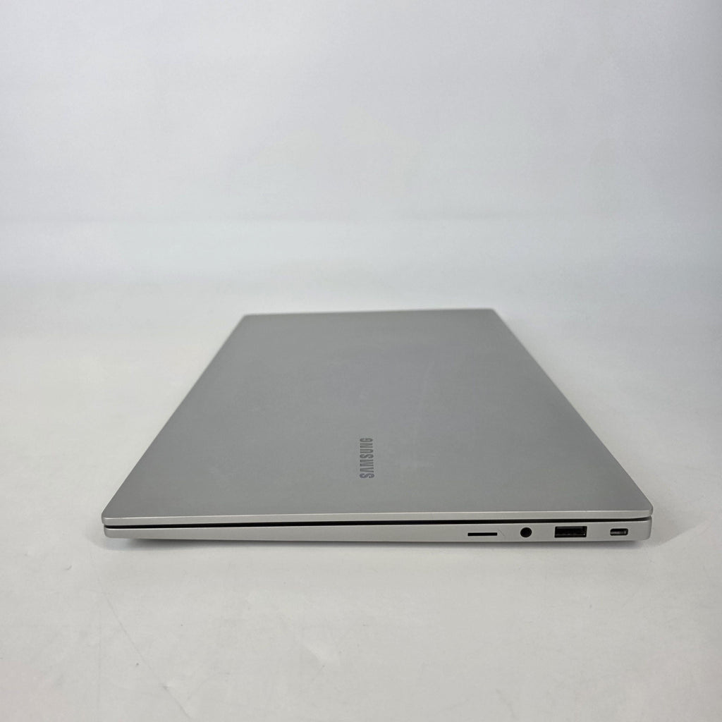 Galaxy Book4 15.6 Silver 1.8 GHz Intel Core 7 16GB RAM 512GB Solid State Drive