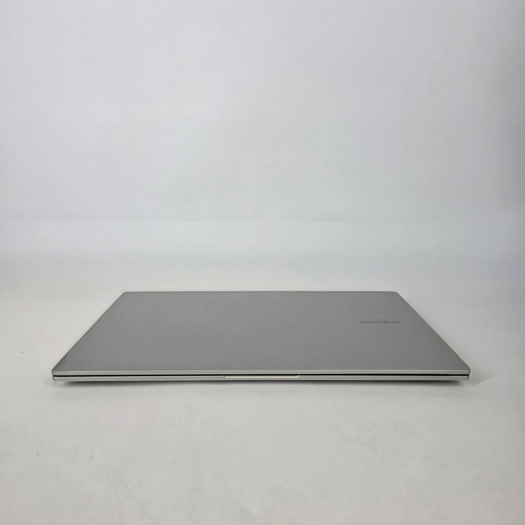 Galaxy Book4 15.6 Silver 1.8 GHz Intel Core 7 16GB RAM 512GB Solid State Drive