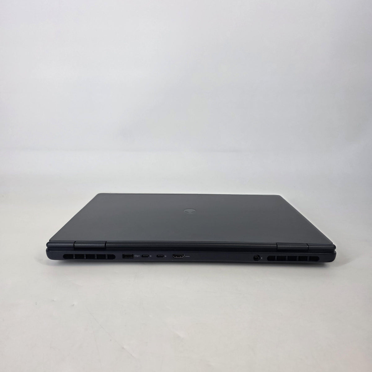 Dell Alienware 16 Aurora Interstellar Indigo 2.5 GHz Intel Core 7 Series 2 16GB RAM 1TB Solid State Drive NVIDIA GeForce RTX 5060 8 GB
