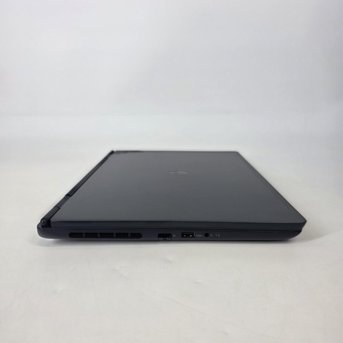 Dell Alienware 16 Aurora Interstellar Indigo 2.5 GHz Intel Core 7 Series 2 16GB RAM 1TB Solid State Drive NVIDIA GeForce RTX 5060 8 GB