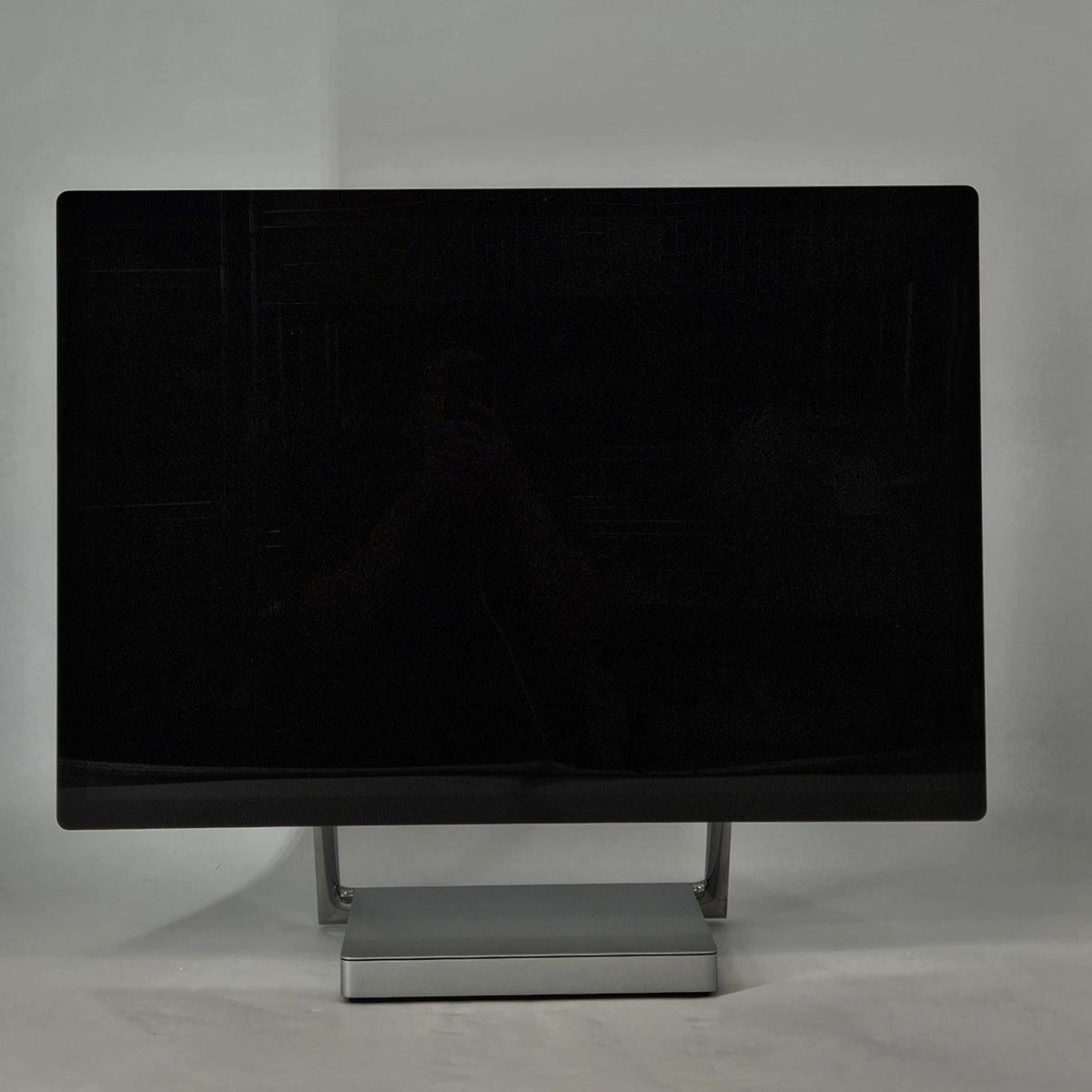 Surface Studio 2+ 28 3.3 GHz Intel Core i7 11th Gen. 32GB RAM 1TB Solid State Drive NVIDIA GeForce RTX 3060 6 GB