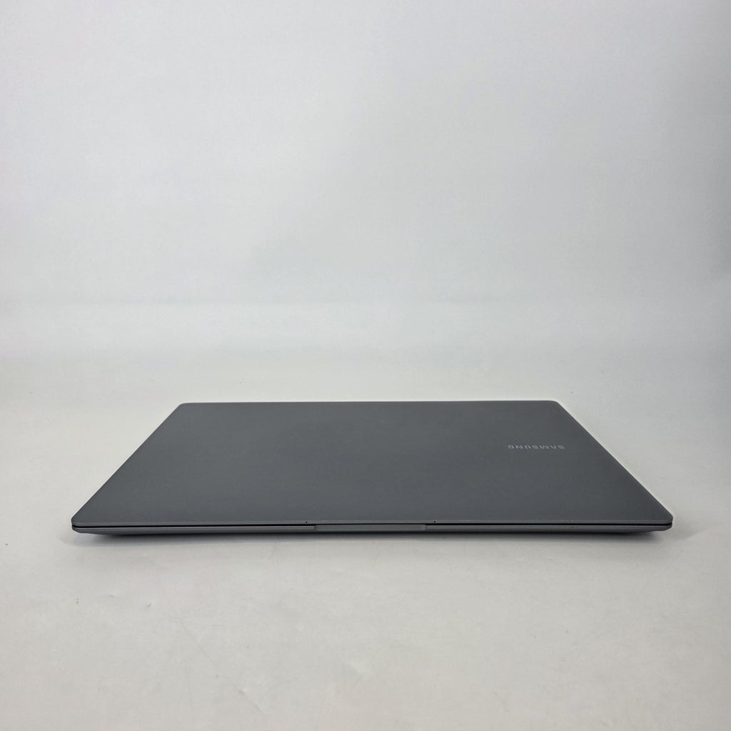 Galaxy Book4 Ultra 16 Gray 2.5 GHz Intel Core Ultra 9 32GB RAM 1TB Solid State Drive NVIDIA GeForce RTX 4070 8 GB