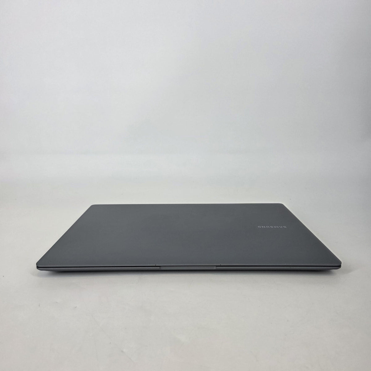 Galaxy Book4 Ultra 16 Gray 2.5 GHz Intel Core Ultra 9 32GB RAM 1TB Solid State Drive NVIDIA GeForce RTX 4070 8 GB