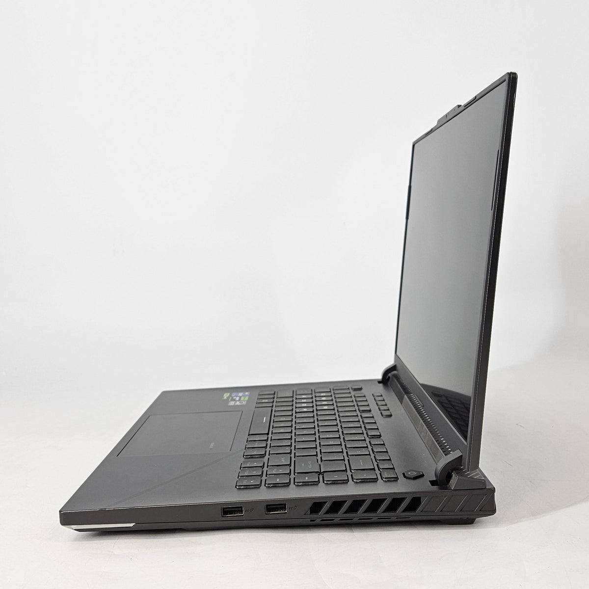 ROG Strix G16 G614 16 Black 2.2 GHz Intel Core i9 14th Gen. 16GB RAM 1TB Solid State Drive NVIDIA GeForce RTX 4060 8 GB