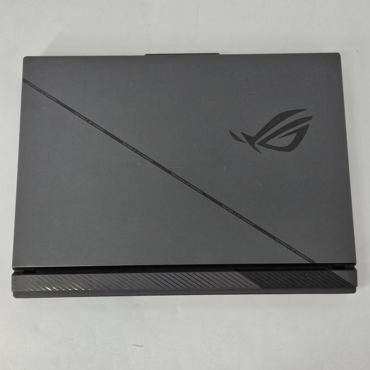ROG Strix G16 G614 16 Black 2.2 GHz Intel Core i9 14th Gen. 16GB RAM 1TB Solid State Drive NVIDIA GeForce RTX 4060 8 GB