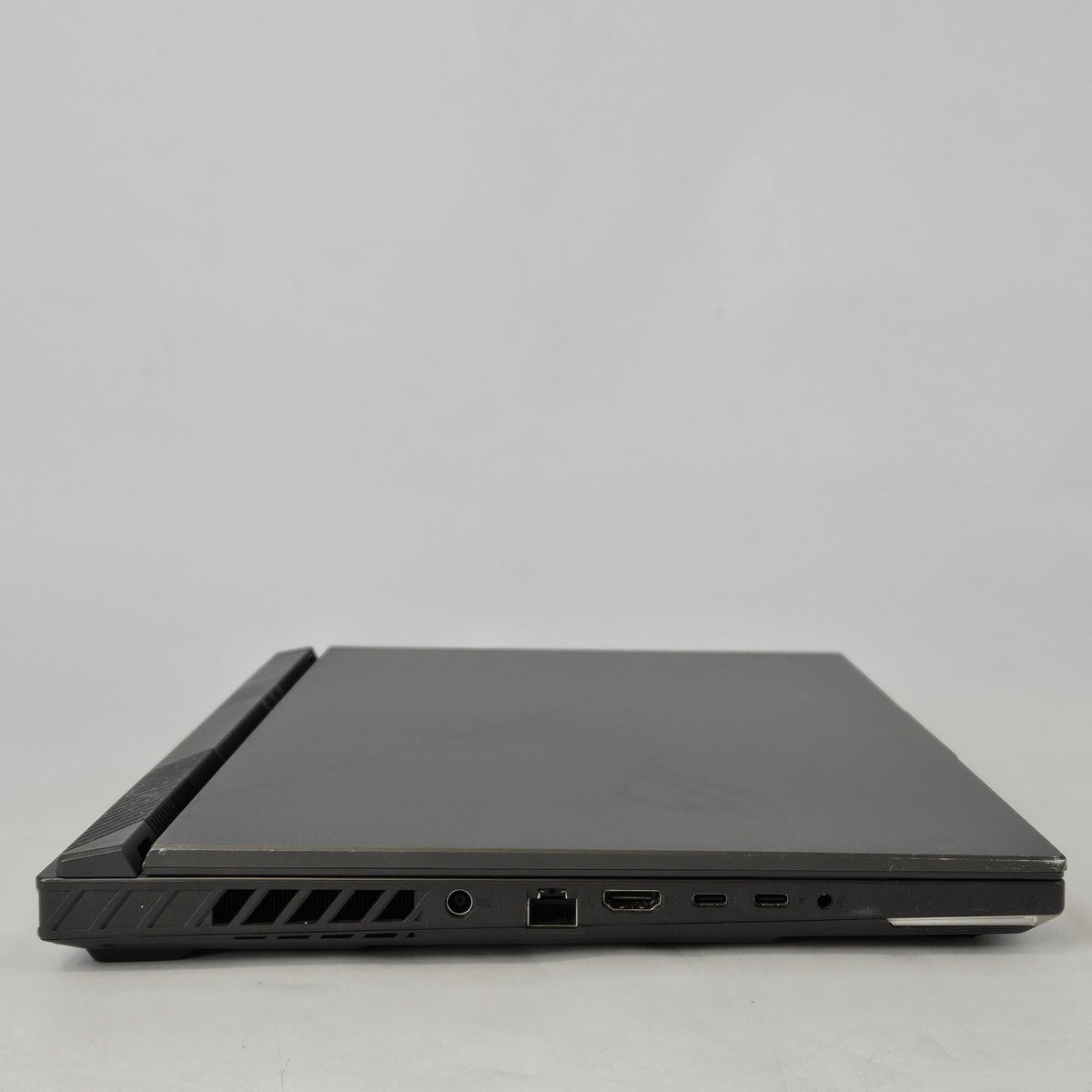 ROG Strix G16 G614 16 Black 2.2 GHz Intel Core i9 14th Gen. 16GB RAM 1TB Solid State Drive NVIDIA GeForce RTX 4060 8 GB