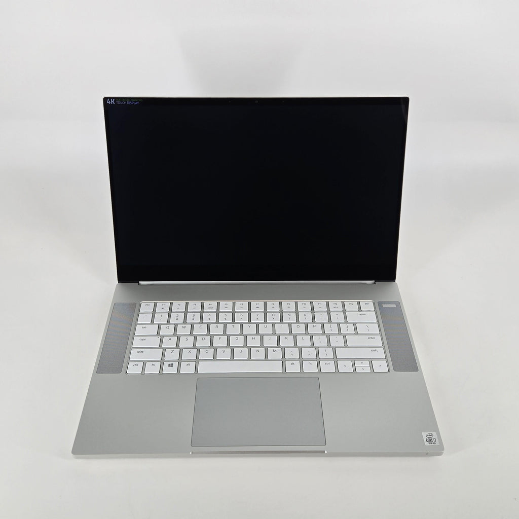 Razer Blade 15 Studio Edition 2020 Silver 2.3 GHz Intel Core i7 10th Gen. 32GB RAM 1TB Solid State Drive NVIDIA Quadro RTX 5000 16 GB