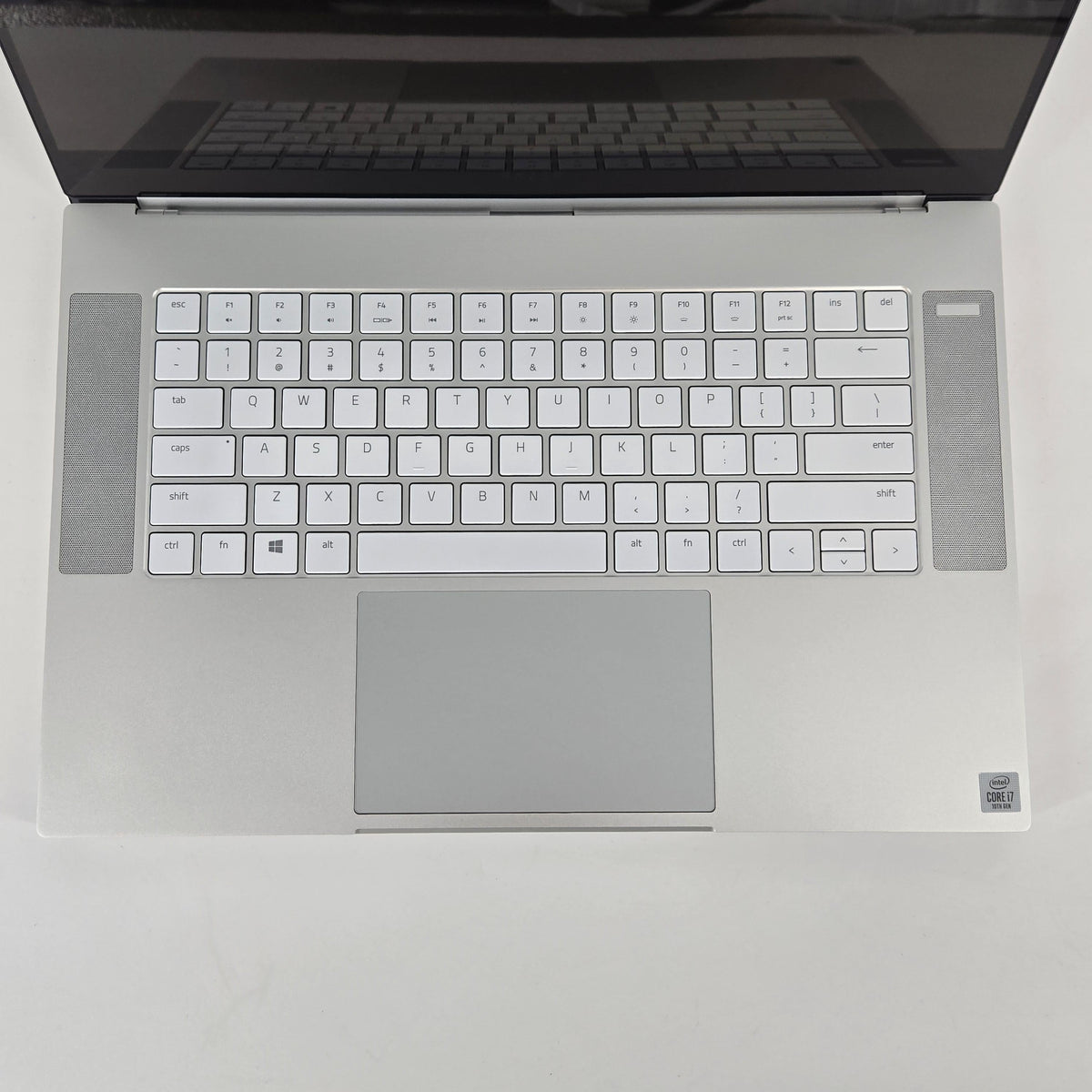 Razer Blade 15 Studio Edition 2020 Silver 2.3 GHz Intel Core i7 10th Gen. 32GB RAM 1TB Solid State Drive NVIDIA Quadro RTX 5000 16 GB