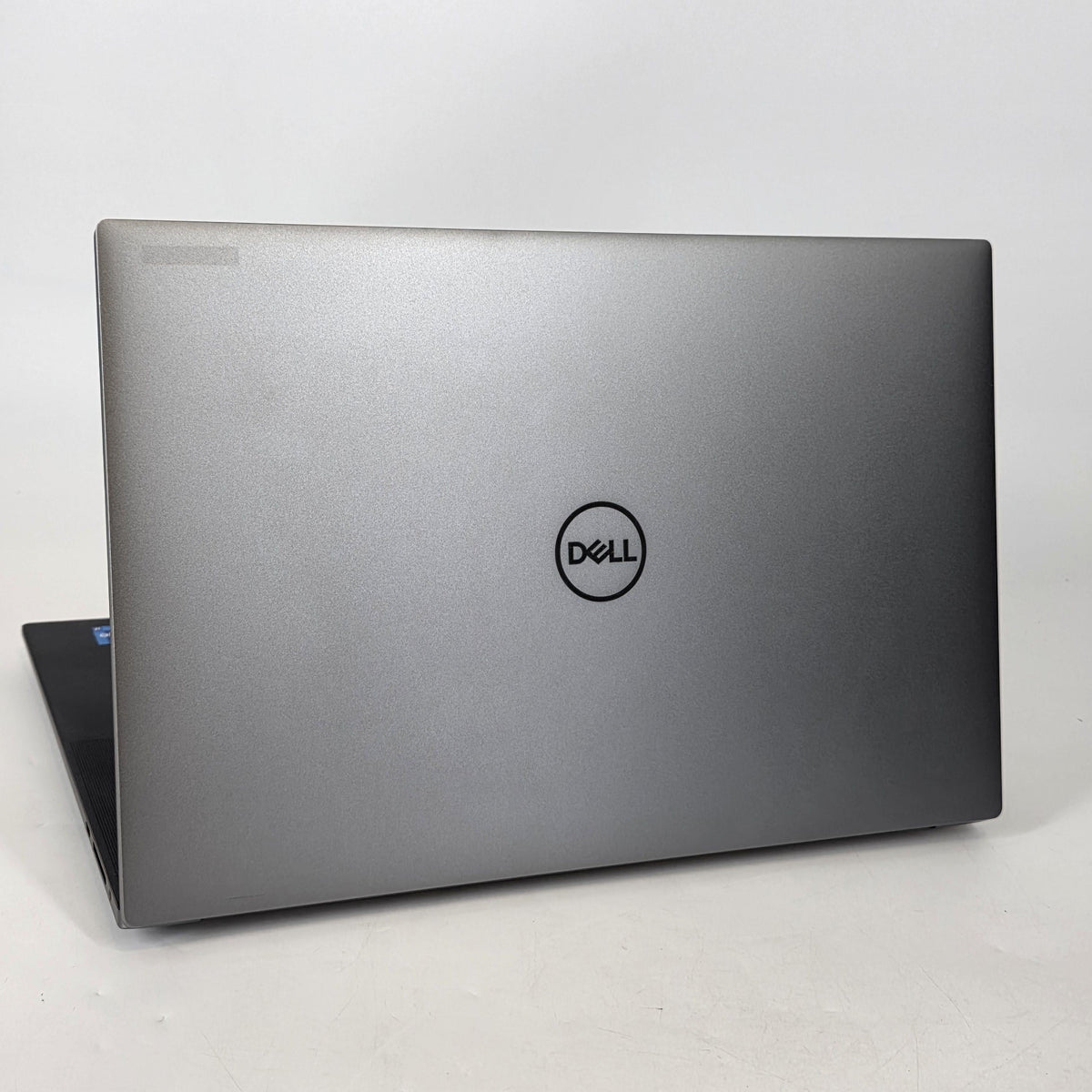 Precision 5570 15.6 Gray 2.3 GHz Intel Core i7 12th Gen. 16GB RAM 256GB Solid State Drive NVIDIA RTX A2000 8 GB