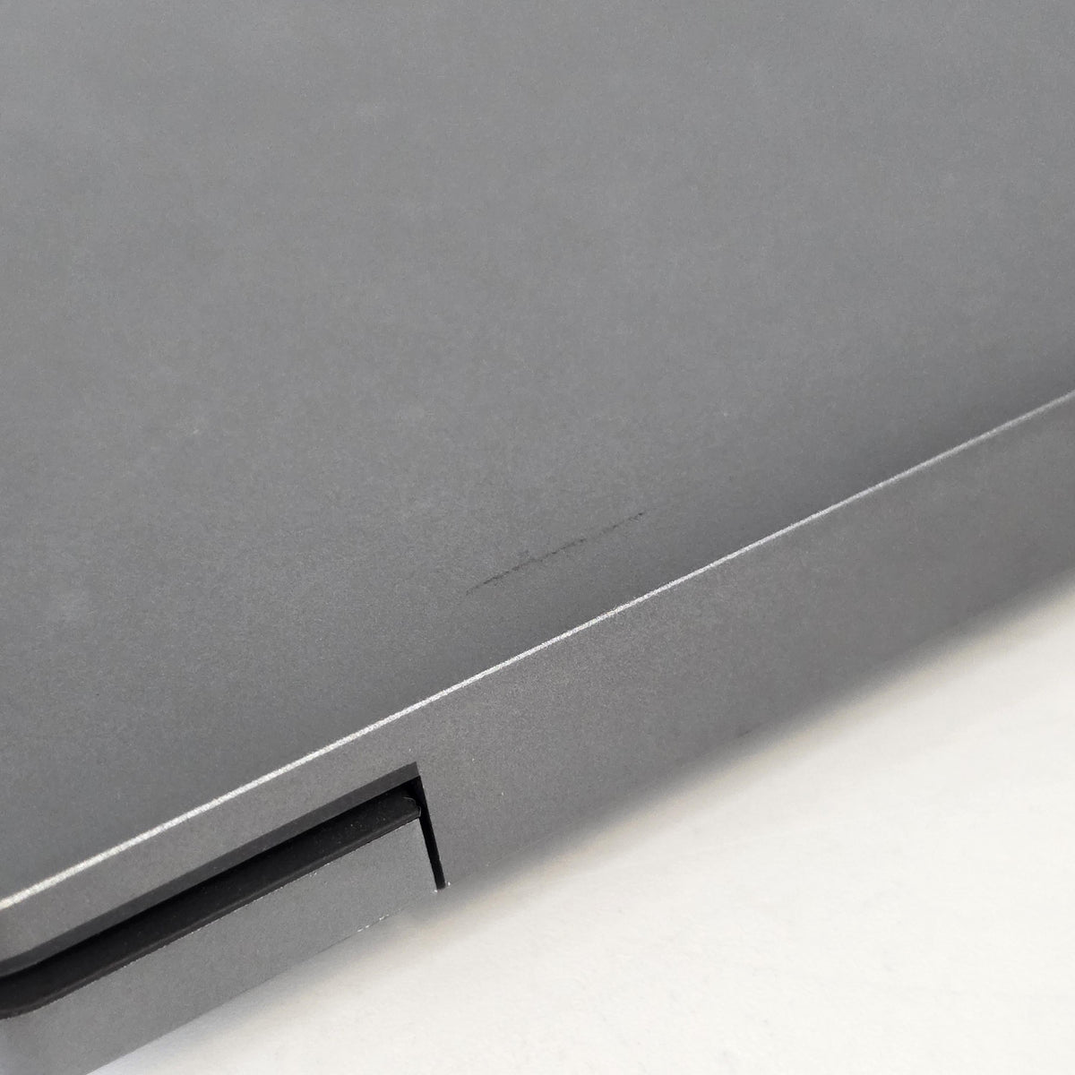 Precision 5570 15.6 Gray 2.3 GHz Intel Core i7 12th Gen. 16GB RAM 256GB Solid State Drive NVIDIA RTX A2000 8 GB