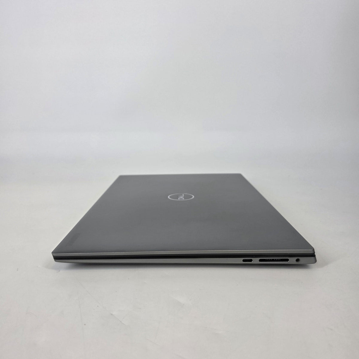 Precision 5570 15.6 Gray 2.3 GHz Intel Core i7 12th Gen. 16GB RAM 256GB Solid State Drive NVIDIA RTX A2000 8 GB