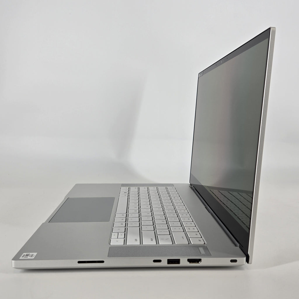 Razer Blade 15 Studio Edition 2020 Silver 2.3 GHz Intel Core i7 10th Gen. 32GB RAM 1TB Solid State Drive NVIDIA Quadro RTX 5000 16 GB
