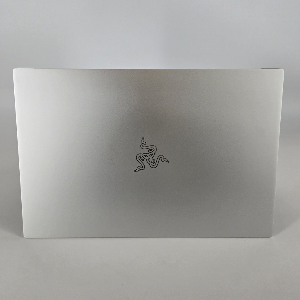 Razer Blade 15 Studio Edition 2020 Silver 2.3 GHz Intel Core i7 10th Gen. 32GB RAM 1TB Solid State Drive NVIDIA Quadro RTX 5000 16 GB