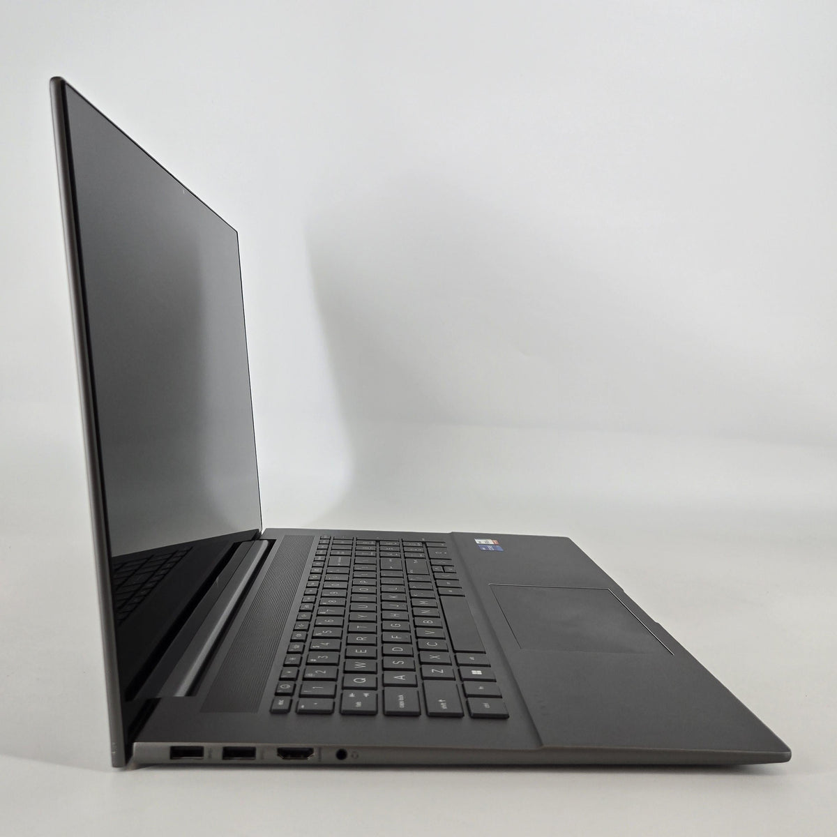 HP Envy 17 Gray 1.7 GHz Intel Core i7 13th Gen. 12GB RAM 1TB Solid State Drive