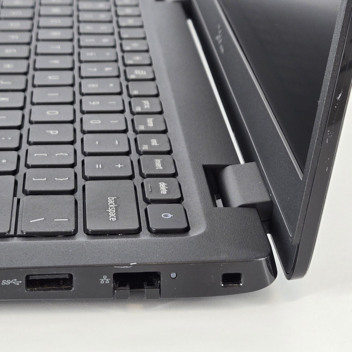 Dell Latitude 3420 14 Gray 2.4 GHz Intel Core i5 11th Gen. 8GB RAM 256GB Solid State Drive