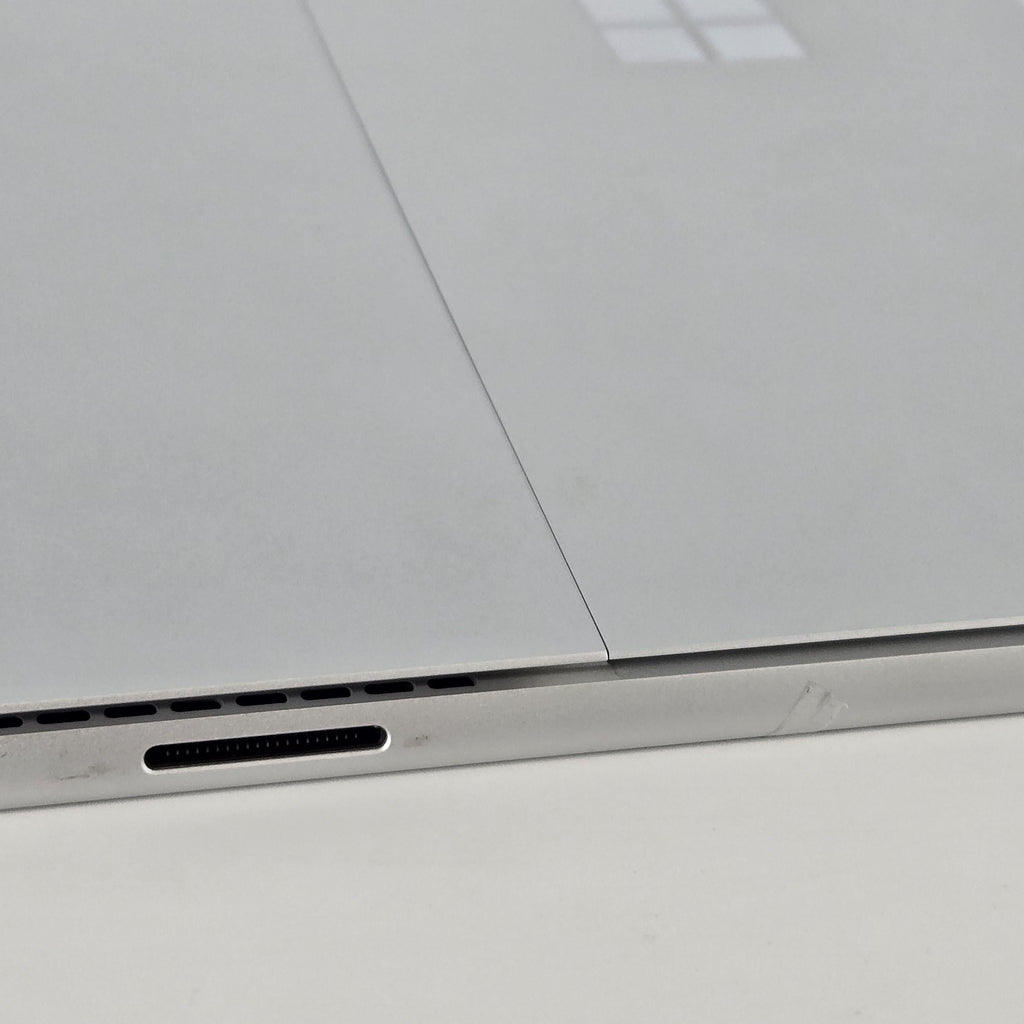 Microsoft Surface Pro 9 13 Platinum WiFi 2.5 GHz Intel Core i5 12th Gen. 8GB RAM 256GB Solid State Drive