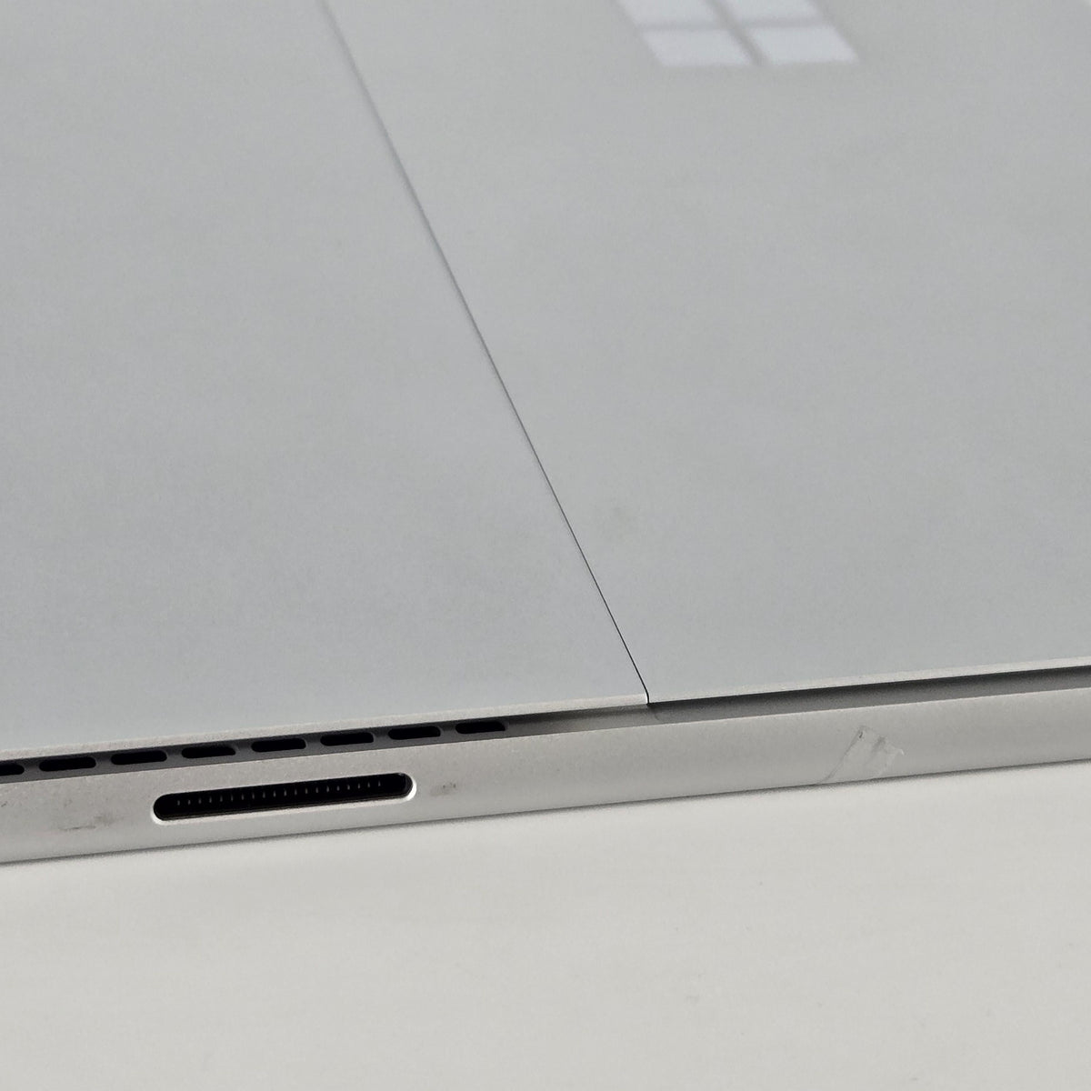 Microsoft Surface Pro 9 13 Platinum WiFi 2.5 GHz Intel Core i5 12th Gen. 8GB RAM 256GB Solid State Drive