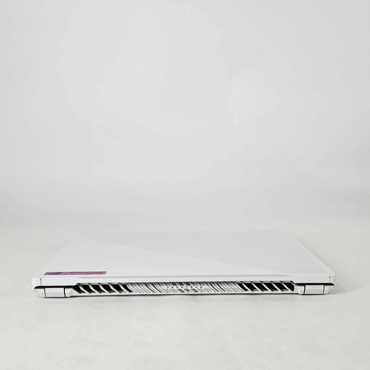ROG Zephyrus G14 GA402 14 White 3.3 GHz AMD Ryzen 9 6900HS 16GB RAM 2TB Solid State Drive AMD Radeon RX 6700S 8 GB