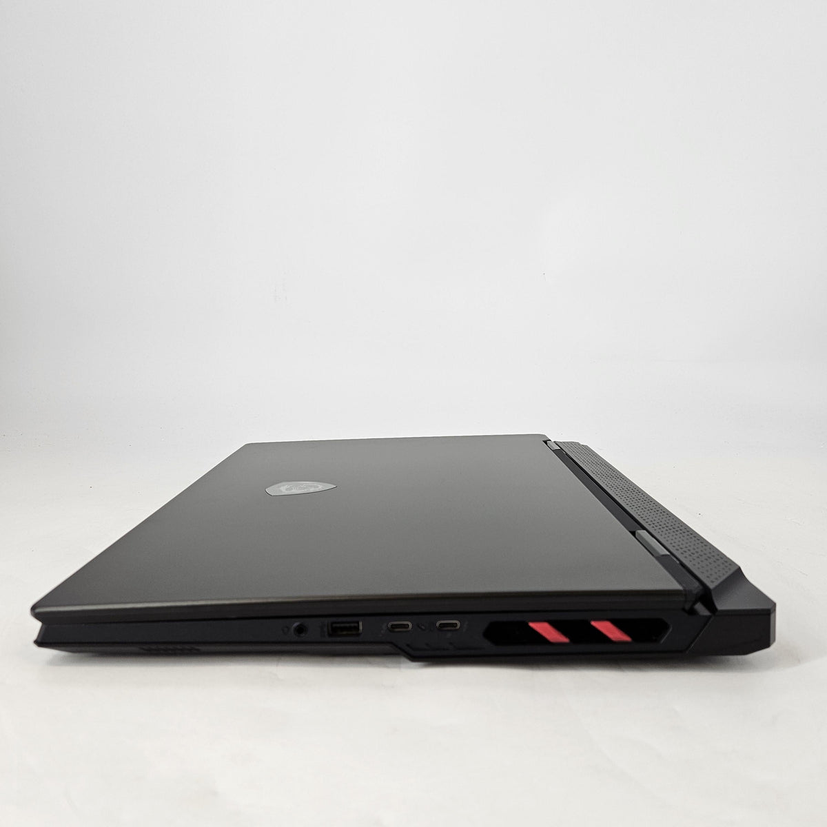 MSI Raider 18 HX 18 Black 2.2 GHz Intel Core i9 14th Gen. 16GB RAM 2TB Solid State Drive NVIDIA GeForce RTX 4080 12 GB