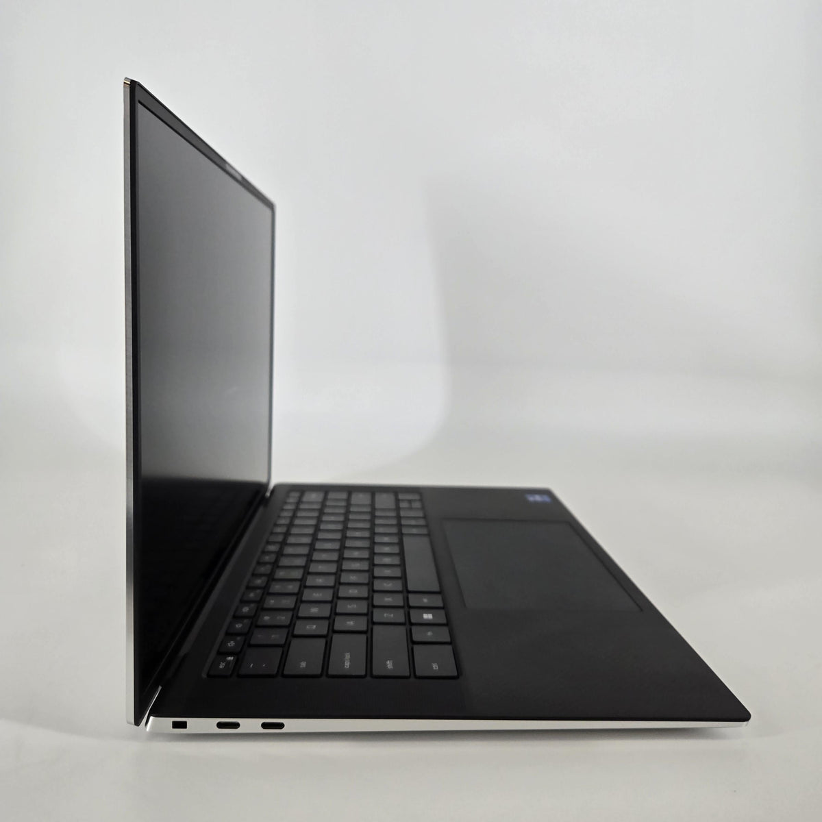Dell XPS 15 9520 Silver 2.3 GHz Intel Core i7 12th Gen. 16GB RAM 1TB Solid State Drive NVIDIA GeForce RTX 3050 4 GB