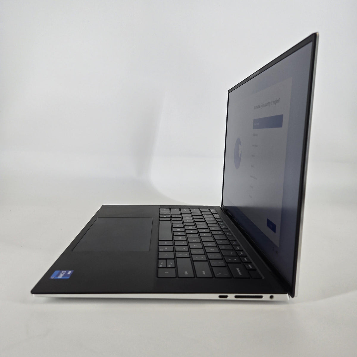 Dell XPS 15 9520 Silver 2.3 GHz Intel Core i7 12th Gen. 16GB RAM 1TB Solid State Drive NVIDIA GeForce RTX 3050 4 GB
