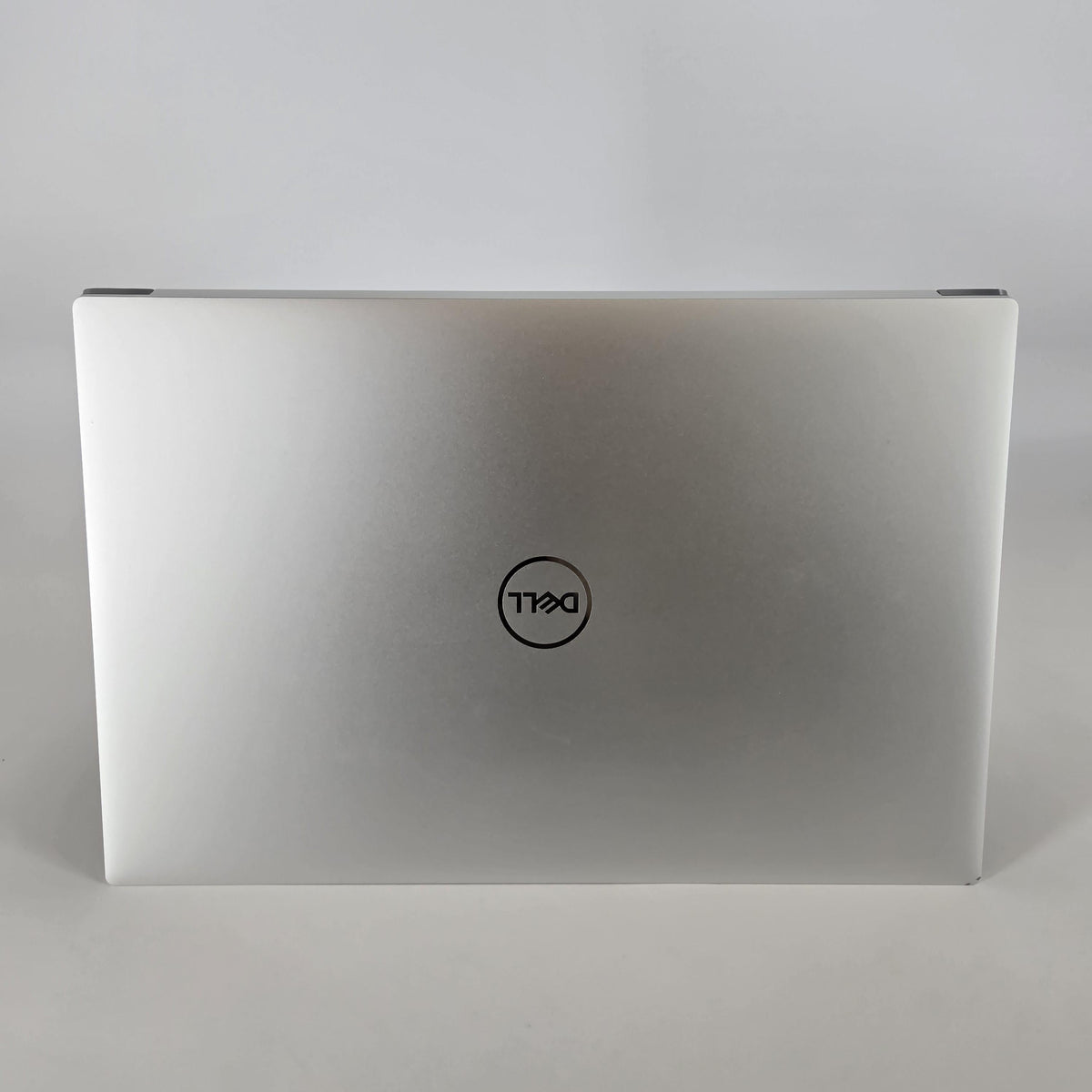 Dell XPS 15 9520 Silver 2.3 GHz Intel Core i7 12th Gen. 16GB RAM 1TB Solid State Drive NVIDIA GeForce RTX 3050 4 GB