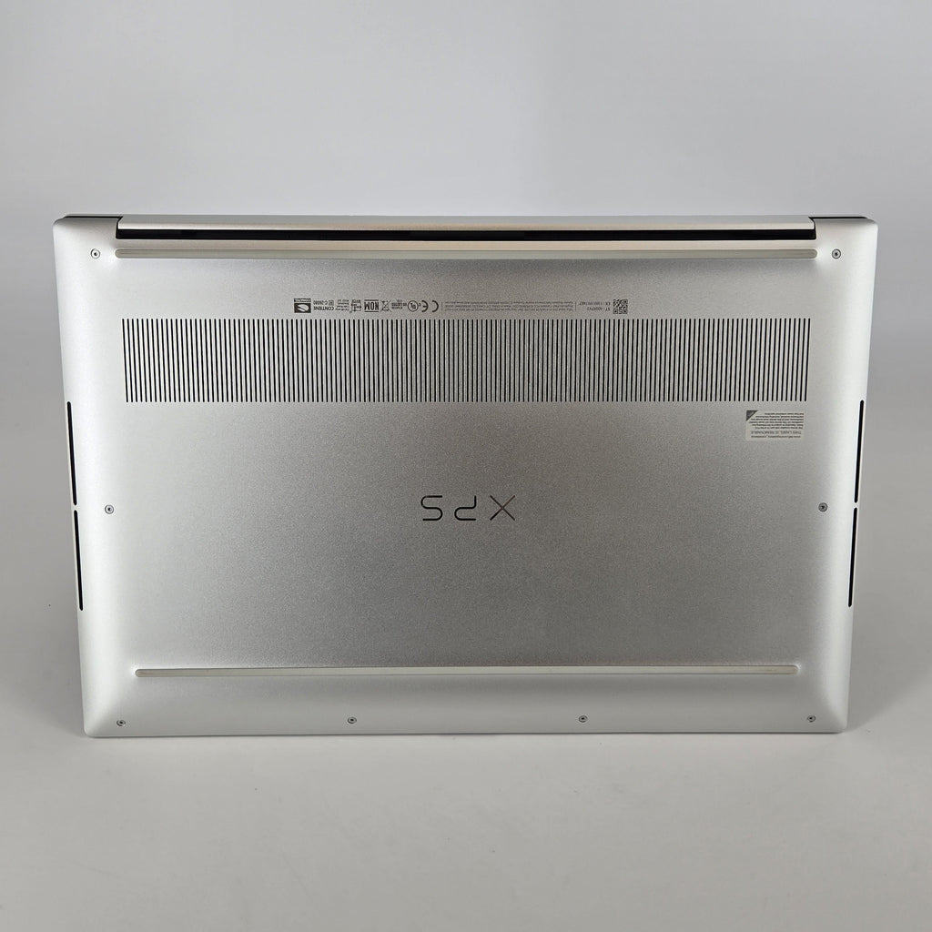 Dell XPS 15 9520 Silver 2.3 GHz Intel Core i7 12th Gen. 16GB RAM 1TB Solid State Drive NVIDIA GeForce RTX 3050 4 GB