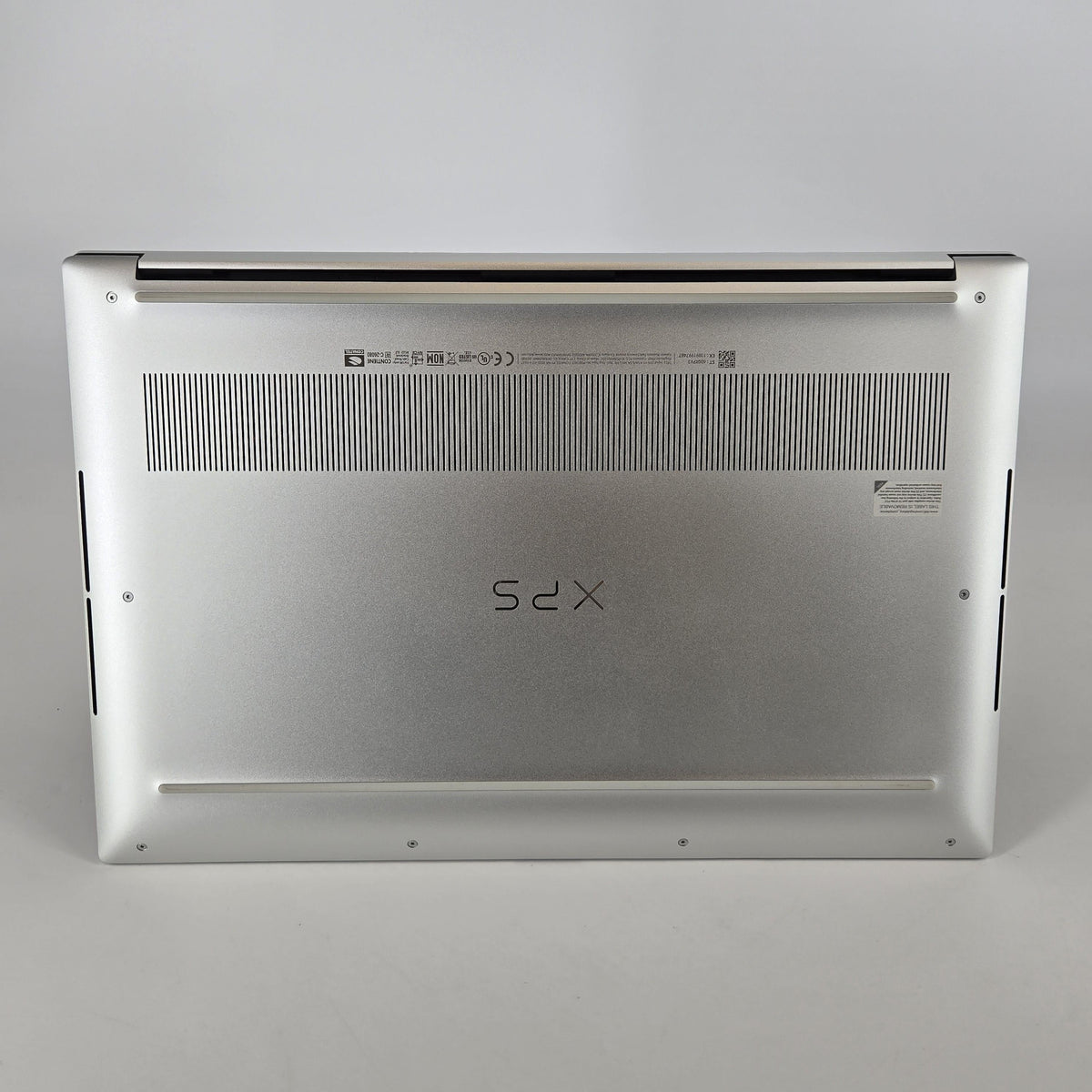Dell XPS 15 9520 Silver 2.3 GHz Intel Core i7 12th Gen. 16GB RAM 1TB Solid State Drive NVIDIA GeForce RTX 3050 4 GB