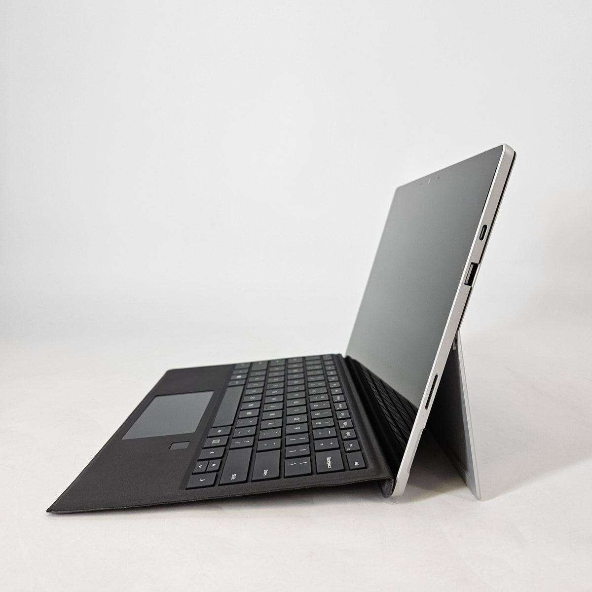 Microsoft Surface Pro 7 12.3 Black WiFi 1.3 GHz Intel Core i7 10th Gen. 16GB RAM 256GB Solid State Drive